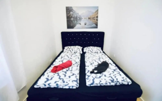 Cozy 3BR Apartment  Near Augarten Park