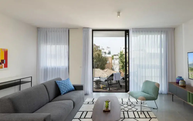 Shenkin Apartments by Master