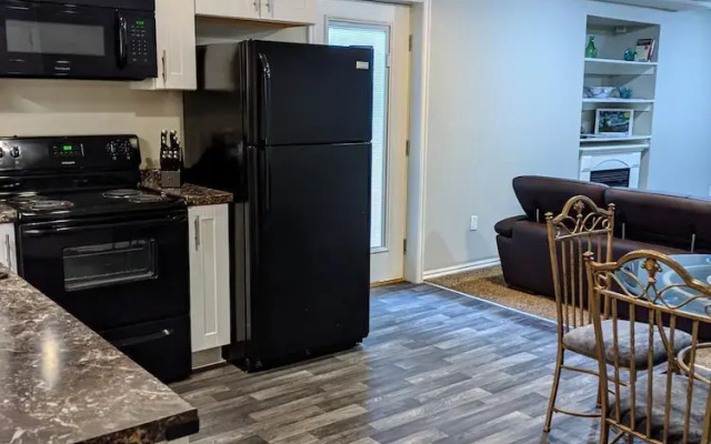 Private Apartment Suite Near World-class Skiing