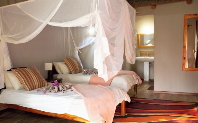 Kayova River Lodge