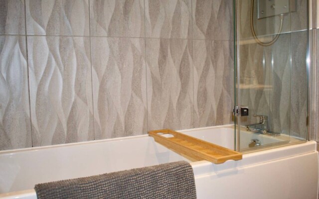 Modern Edinburgh Flat Close to City Centre