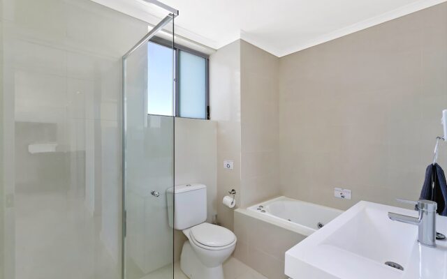 Lakeside Waterfront Apartment 18