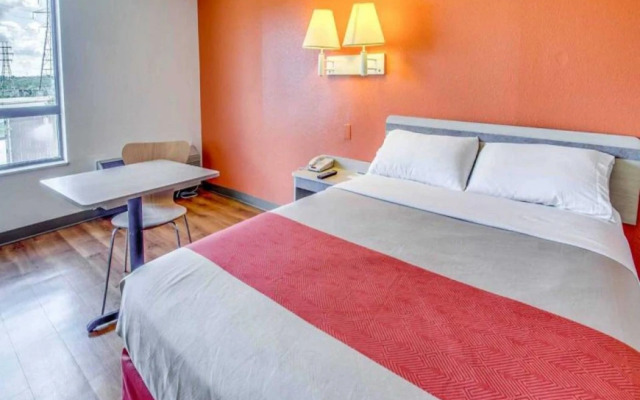 Motel 6 Amherst, NY - Buffalo