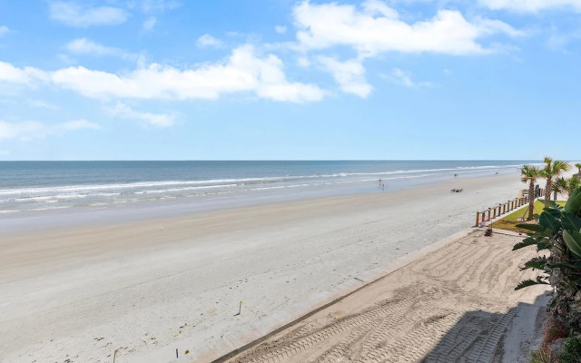 Sea Coast Gardens III 203