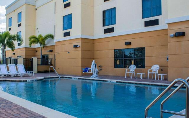 Comfort Suites Vero Beach I-95