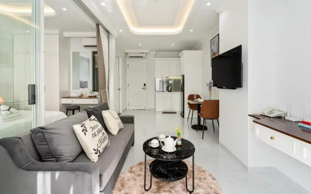 Royal Hotel Near Secc