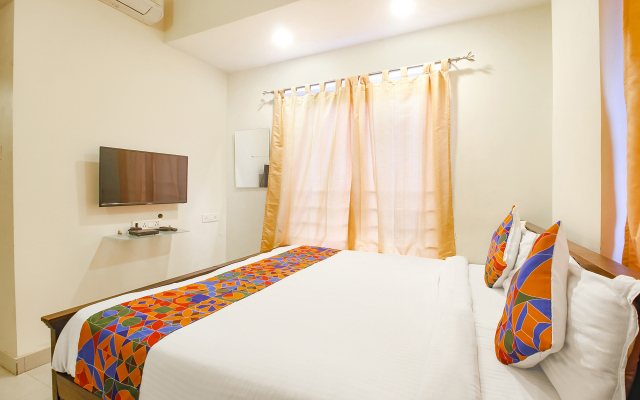 Fabhotel Corner Courtyard- Nr KIMS Hospital, Kondapur