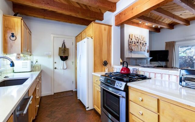 Puertas de Canyon Road