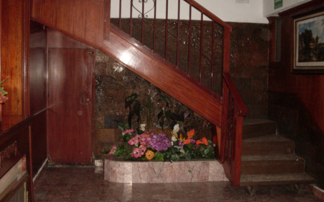 Hotel Polly
