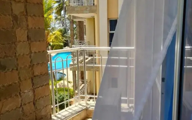 Lovely 2 bedroom beach front apartment
