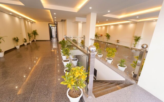 Lime Tree 2 Bhk Apartment Golf Course