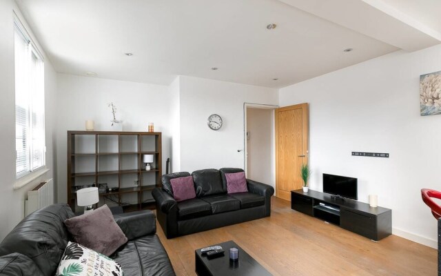 Modern 2 Bed In The Heart Of Ealing Broadway