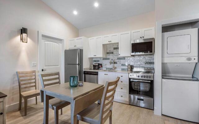Bermuda Bungalows (Tropical Island Getaway)