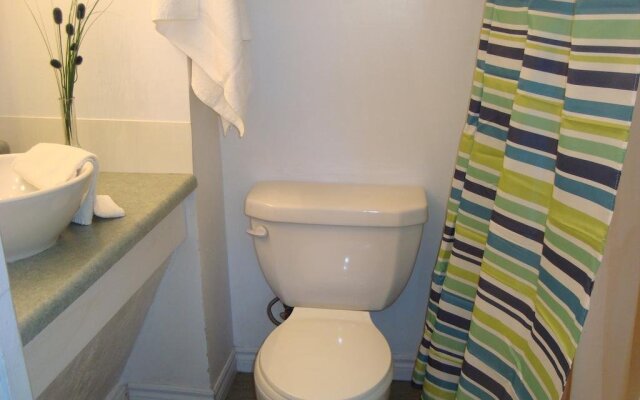 Lighthouse Motel & Cottages