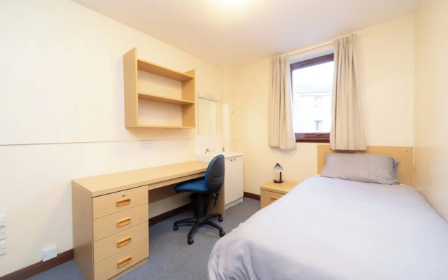 JOIVY Inviting flat near Edinburgh Castle - Adults Only
