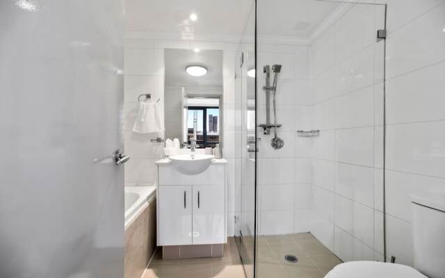 Stylish and Spacious Apt with Double Living Room