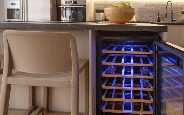 Well-designed apartment by the Acropolis