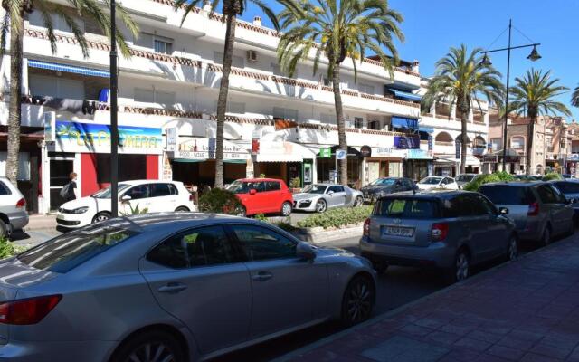 TIMON II, Luxury 3 bedroom Beachside Apartment