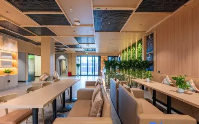 TRUE GO Hotel (Beijing Fangshan Liangxiang Station Longhu Tianjie Branch）