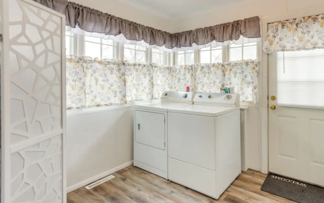 Walkable & Updated Nevada Home: Family Friendly!