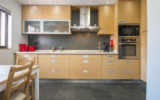 Oeiras Villa by Homing