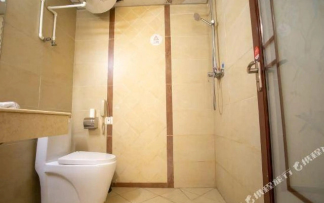 Yiju Hotel (Xining Railway Station Xinqian Guoji)