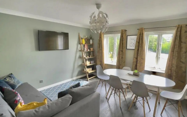 Monkbridge Mews Apartment