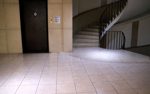 Shunya Apartment