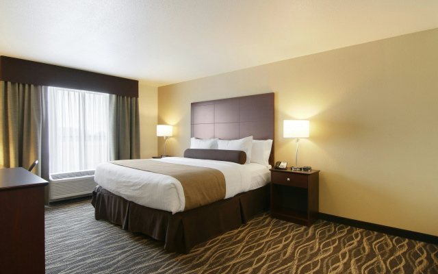 Cobblestone Inn & Suites at UW Stout Downtown Menomonie