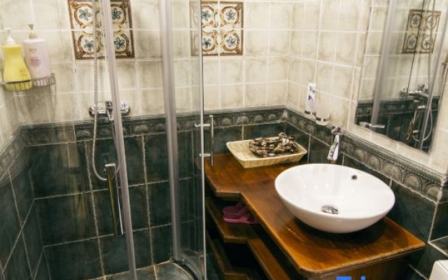 Mrs. Sha's Living Room Inn – Bathroom – Dali