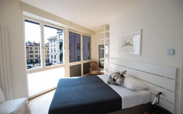 Luxury Apartment With Balcony