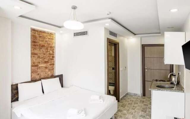 Red Tent Suite 84