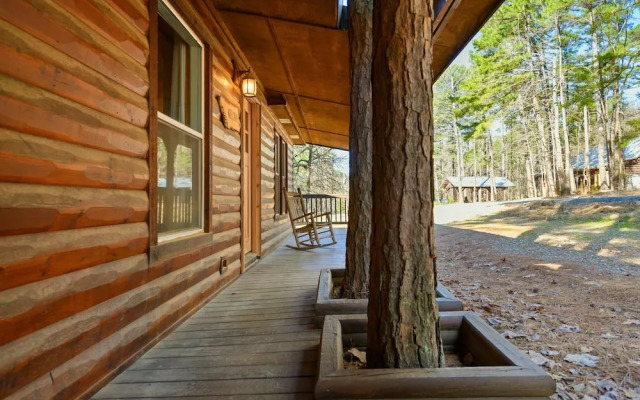 Outlaw Rose Cabin for 8!