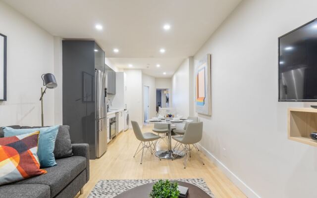 Gorgeous 1BR Apartment in Queen West