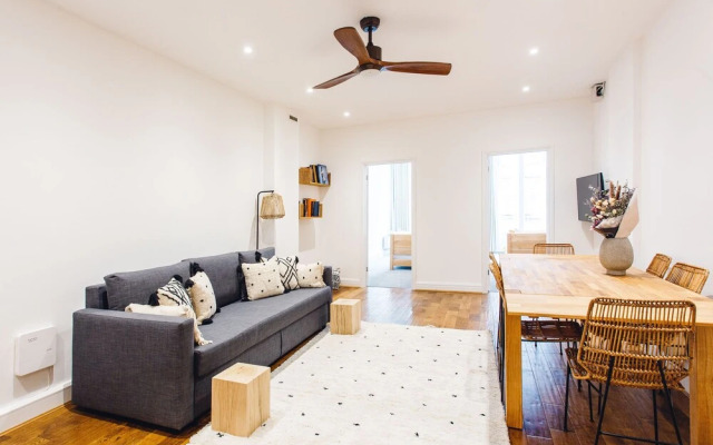 2 Bed Apartment Right on Trafalgar Square