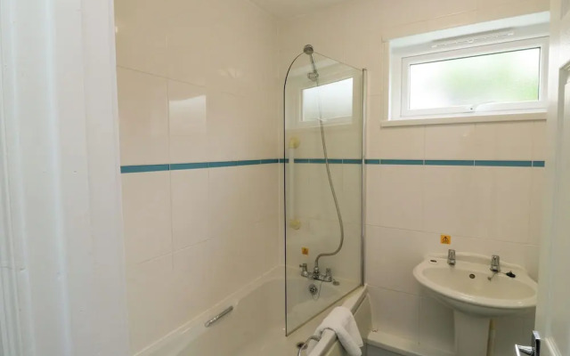 Harcombe House Bungalow 11