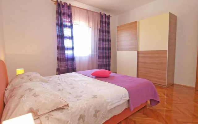 Apartments Mihatović