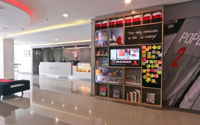 Red Planet Makati Amorsolo