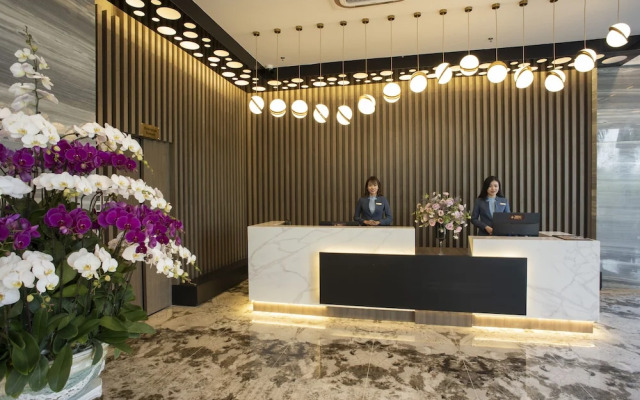 Zen Riverside Hotel & Residences