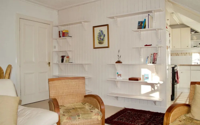 Traditional 3 Bedroom Apartment in Edinburgh's New Town