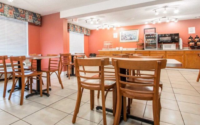 Econo Lodge Inn & Suites Douglasville