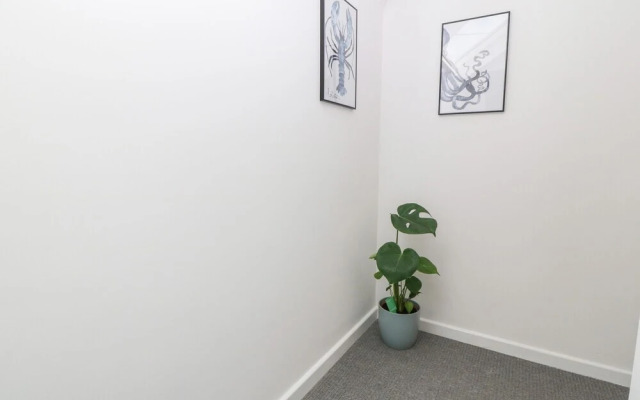 2 Dew Street