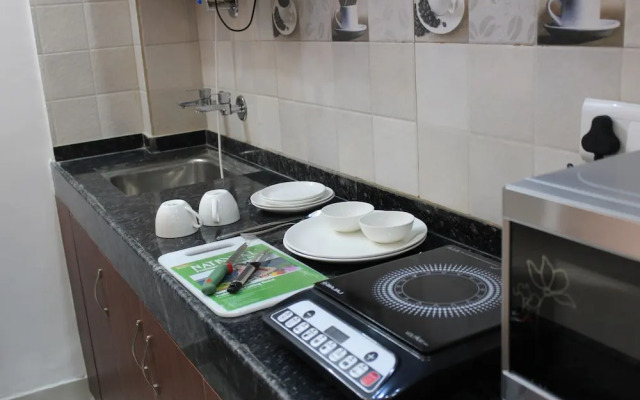 Aura Luxury Studio Near Artemis Hospital