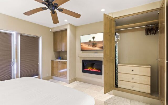 Poolside Fun King Suite