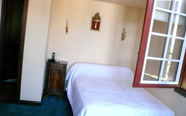 House With 6 Bedrooms in Saint-jean-de-luz, With Wonderful Mountain Vi