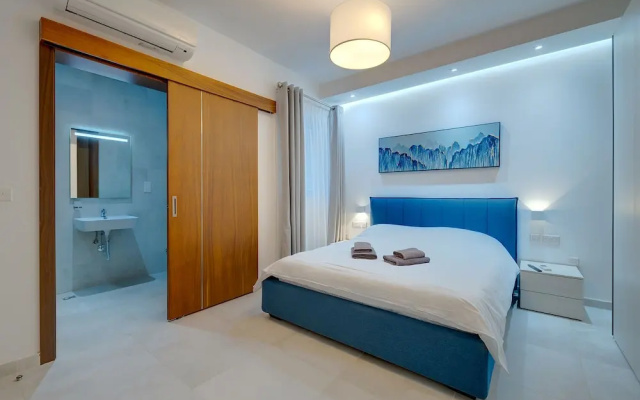 Luxury Apartment with Valletta and Harbour Views