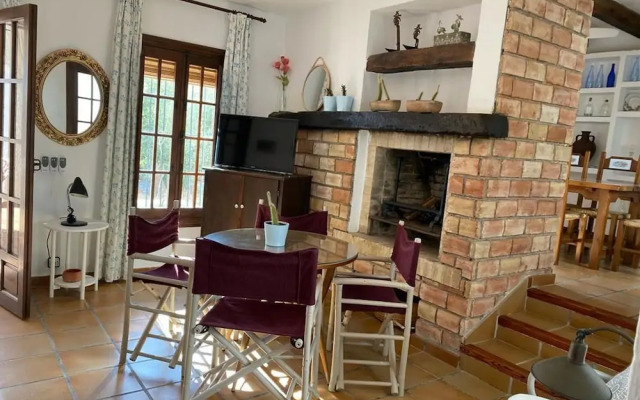 Spacious Holiday Home With Private Garden