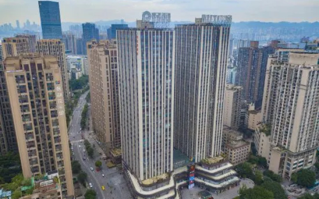 Vienna Hotel (Chongqing Yangjiaping Pedestrian Street Light Rail Station)