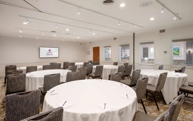 Coast Canmore Hotel & Conference Centre