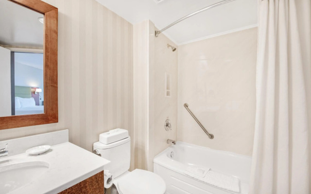 Victoria Regent Waterfront Hotel & Suites